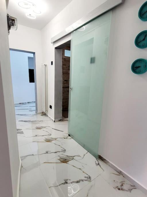 Modern Studio At Unirii Bucarest Exterior foto